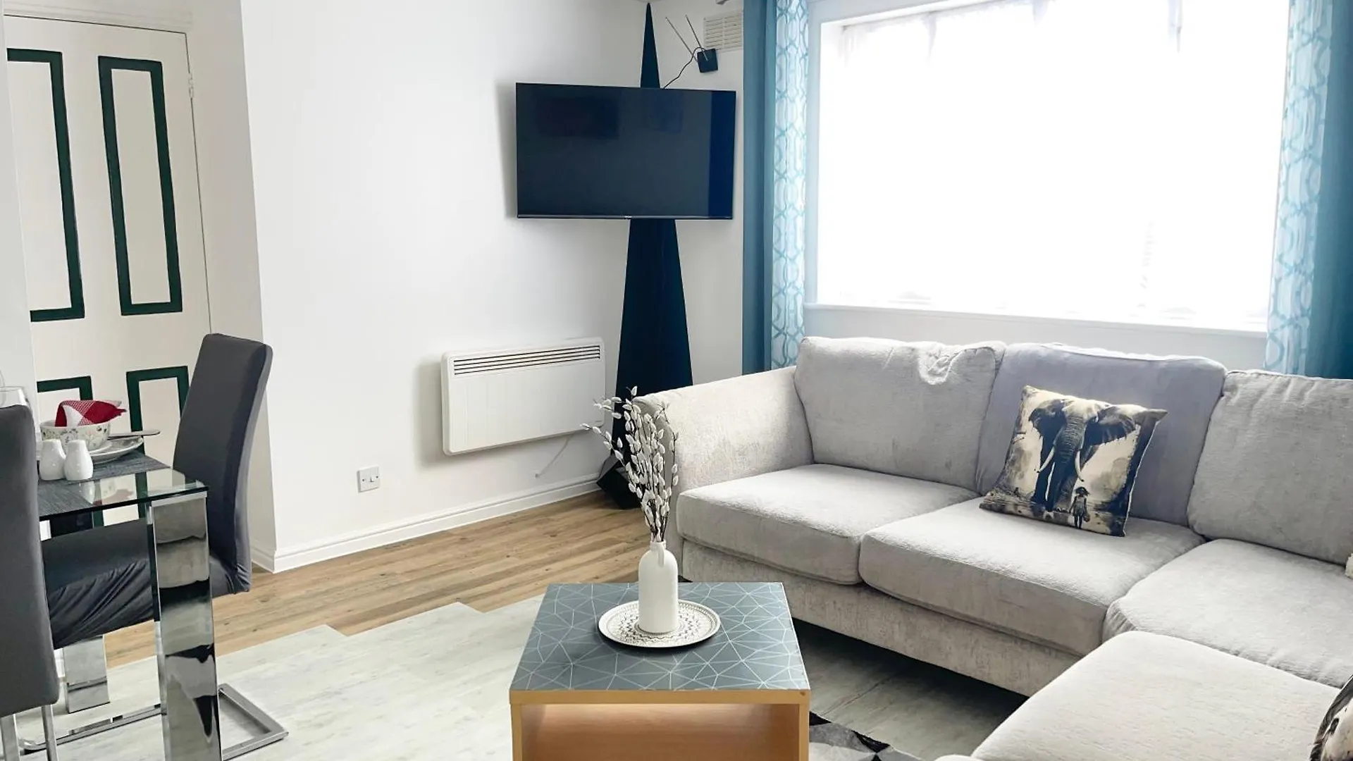 Juniper Apartment - 2 Bedroom Goodmayes 0*,  Großbritannien